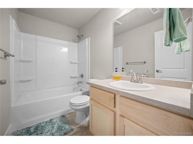 4272 Scenic Ln, Johnstown, CO 80534