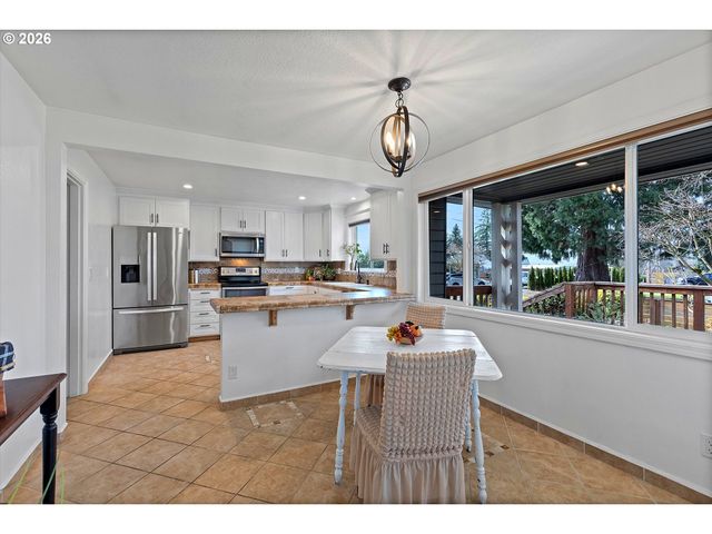 900 N WILLIAMS St, Newberg, OR 97132