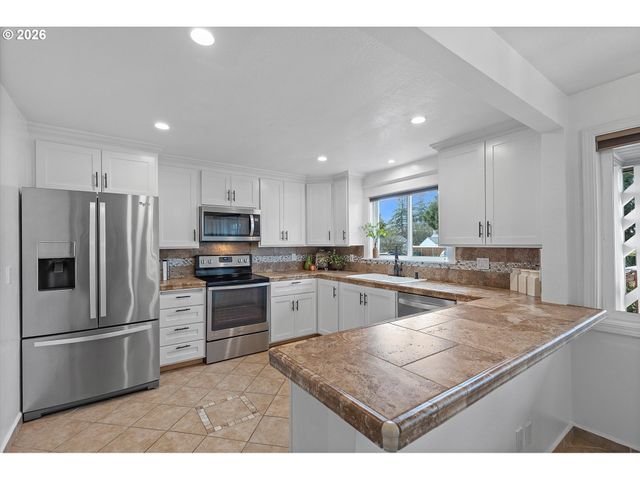 900 N WILLIAMS St, Newberg, OR 97132