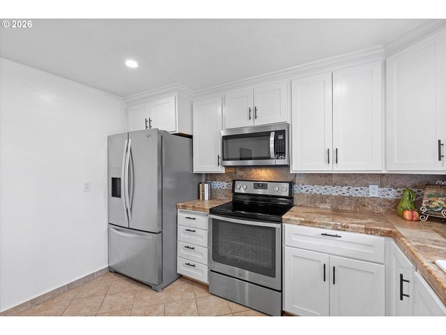 900 N WILLIAMS St, Newberg, OR 97132