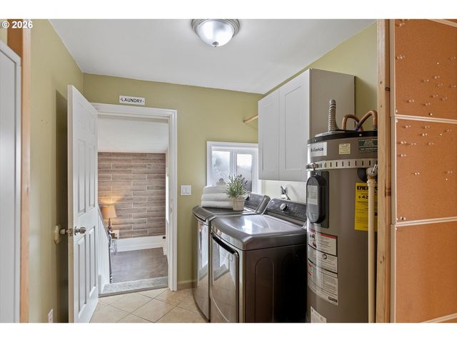 900 N WILLIAMS St, Newberg, OR 97132