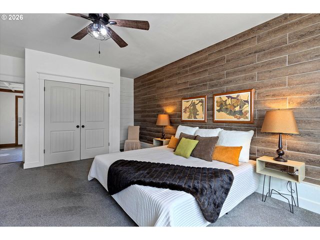 900 N WILLIAMS St, Newberg, OR 97132