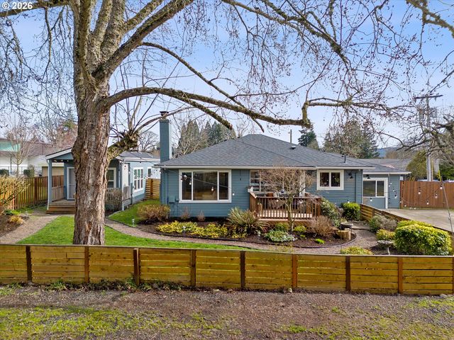 900 N WILLIAMS St, Newberg, OR 97132