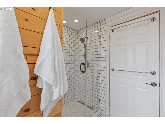 900 N WILLIAMS St, Newberg, OR 97132