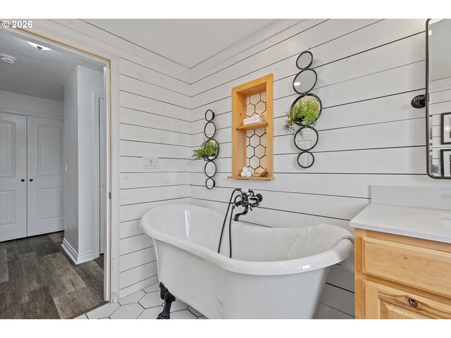 900 N WILLIAMS St, Newberg, OR 97132