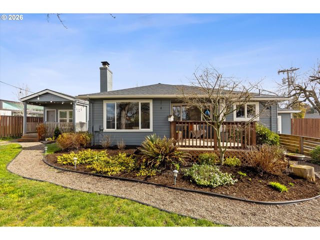 900 N WILLIAMS St, Newberg, OR 97132