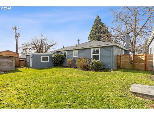 900 N WILLIAMS St, Newberg, OR 97132