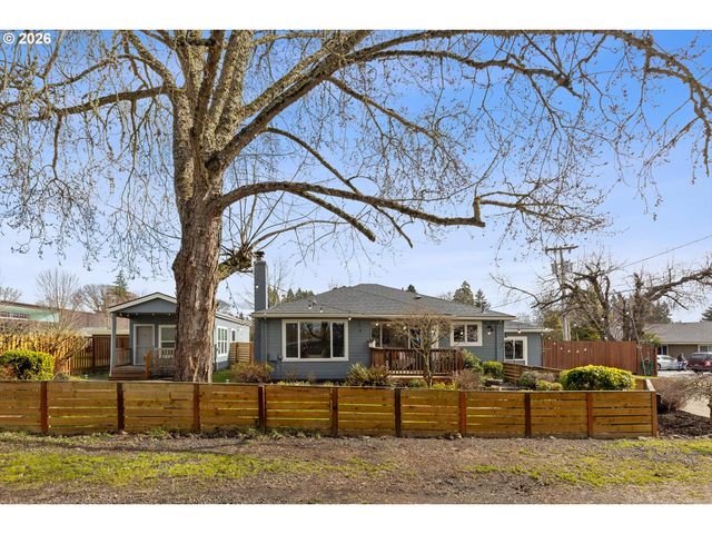 900 N WILLIAMS St, Newberg, OR 97132