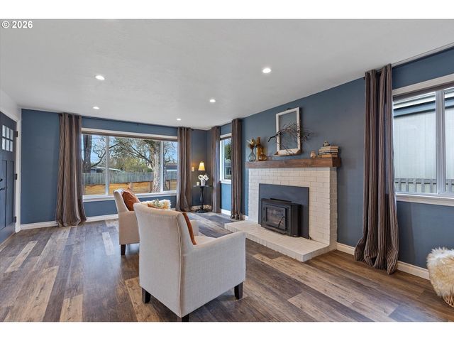 900 N WILLIAMS St, Newberg, OR 97132