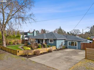 900 N WILLIAMS St, Newberg, OR 97132