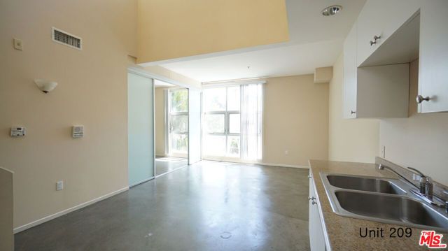 922 W 23Rd Street 209, Los Angeles, CA 90007