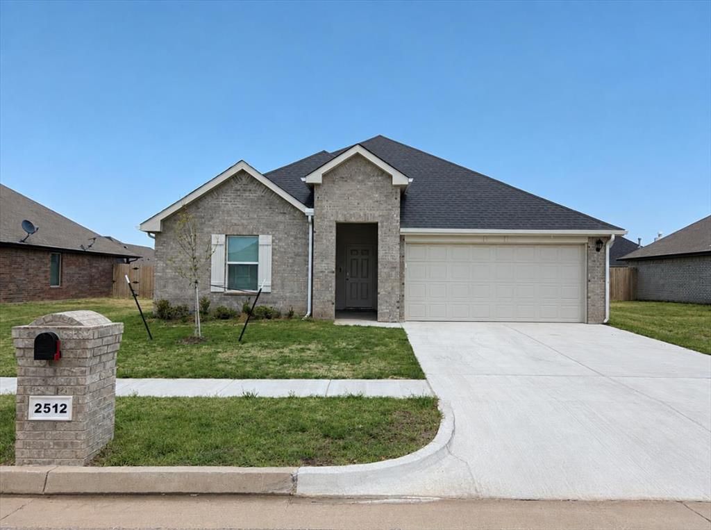 2512 Kathleens Crossing, Yukon, OK 73099