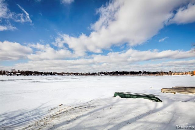 2171 Klingensmith Road, Bloomfield Hills, MI 48302