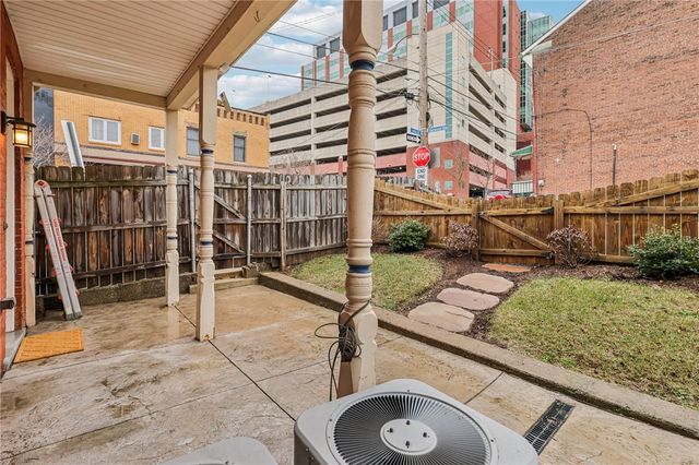 4232 Sherrod St, Lawrenceville, PA 15201