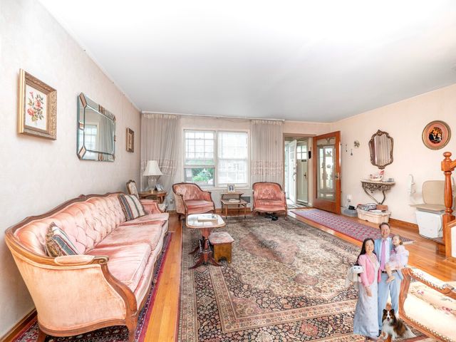 58-04 206TH Street, New York City, NY 11364