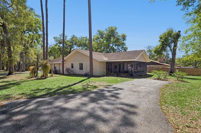 504 COUNTY ROAD 468, Fruitland Park, FL 34731