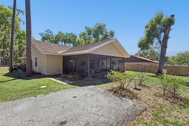 504 COUNTY ROAD 468, Fruitland Park, FL 34731