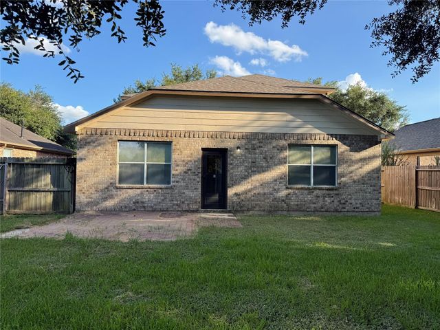 12807 Southern Valley Drive, Pearland, TX 77584