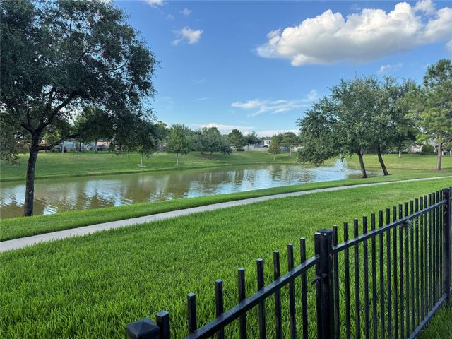 12807 Southern Valley Drive, Pearland, TX 77584