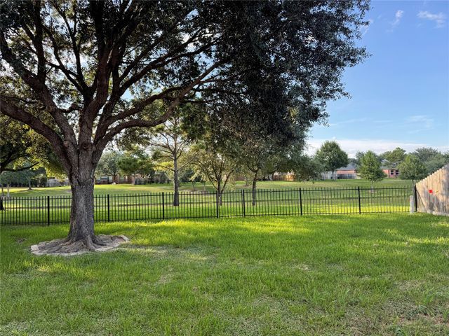 12807 Southern Valley Drive, Pearland, TX 77584