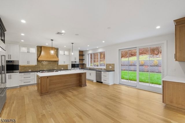 10 Twin Brooks Ct, Warren Twp., NJ 07059