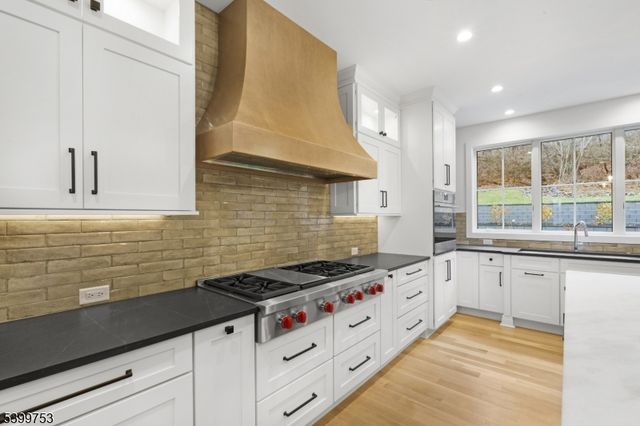 10 Twin Brooks Ct, Warren Twp., NJ 07059