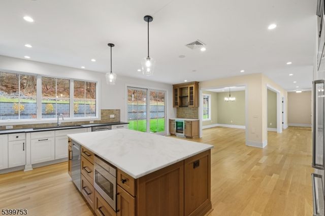 10 Twin Brooks Ct, Warren Twp., NJ 07059