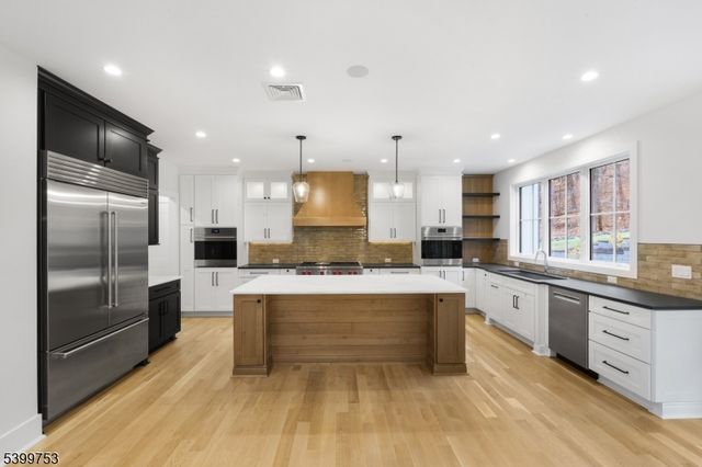 10 Twin Brooks Ct, Warren Twp., NJ 07059