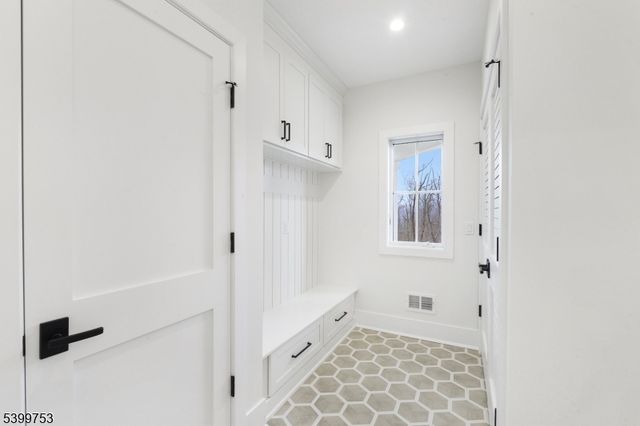 10 Twin Brooks Ct, Warren Twp., NJ 07059