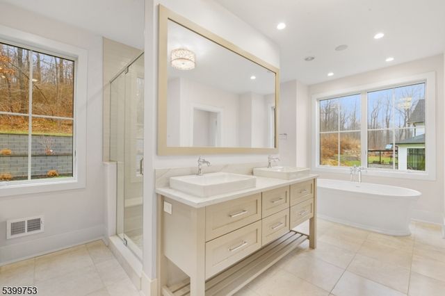 10 Twin Brooks Ct, Warren Twp., NJ 07059