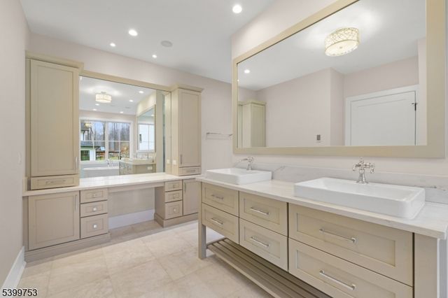 10 Twin Brooks Ct, Warren Twp., NJ 07059