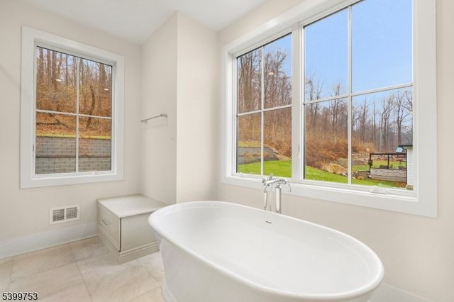 10 Twin Brooks Ct, Warren Twp., NJ 07059