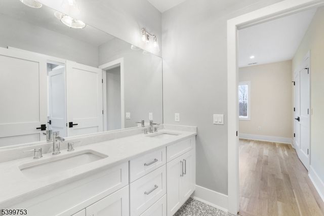 10 Twin Brooks Ct, Warren Twp., NJ 07059