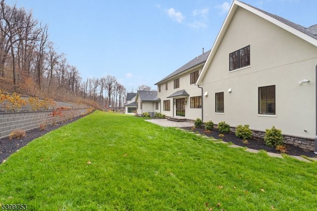 10 Twin Brooks Ct, Warren Twp., NJ 07059