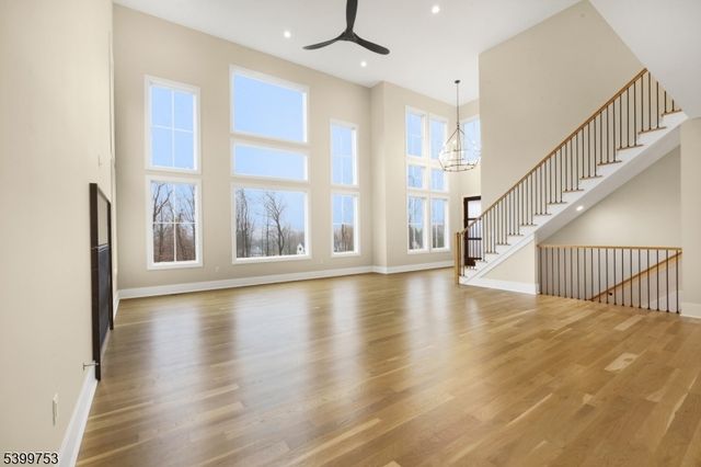 10 Twin Brooks Ct, Warren Twp., NJ 07059