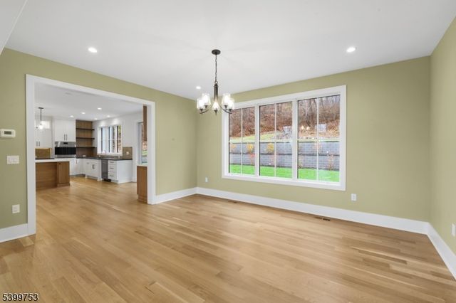 10 Twin Brooks Ct, Warren Twp., NJ 07059