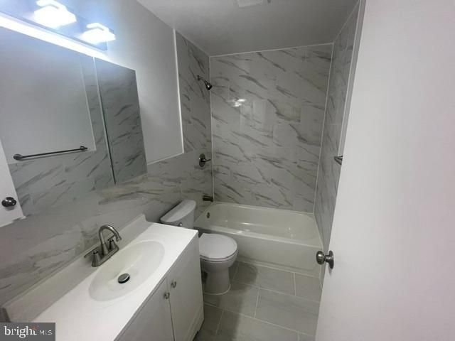 2715 CREST AVE, Bristol, PA 19007