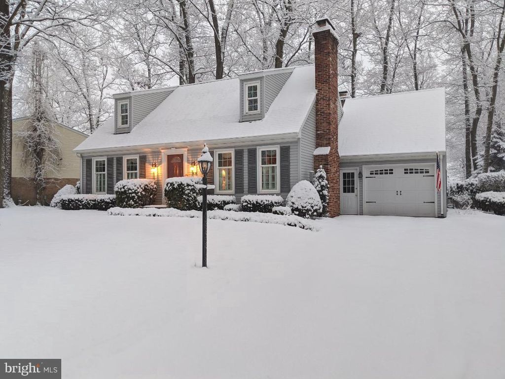 15 SHERIDAN DR, Hanover, PA 17331