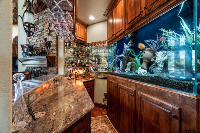 725 Locust Dr., Red Oak, TX 75154