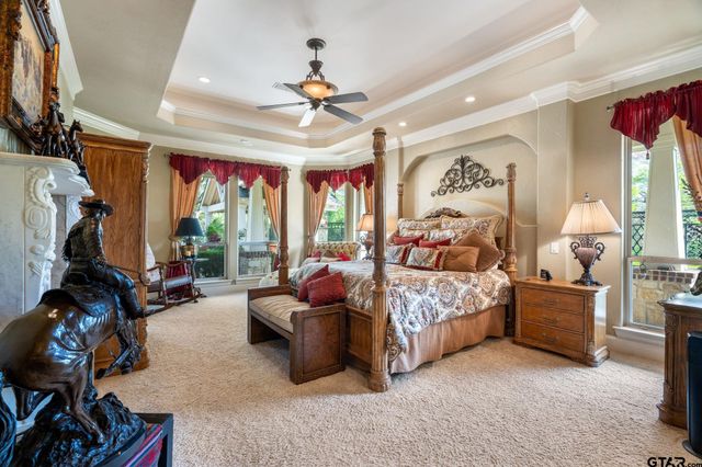 725 Locust Dr., Red Oak, TX 75154