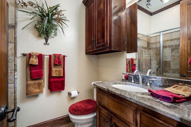 725 Locust Dr., Red Oak, TX 75154