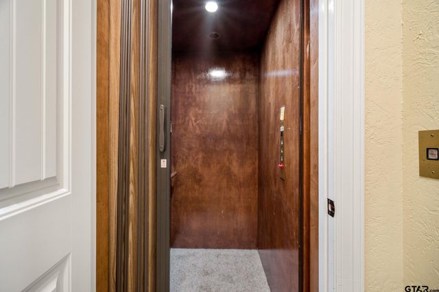 725 Locust Dr., Red Oak, TX 75154