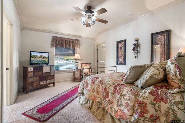 725 Locust Dr., Red Oak, TX 75154