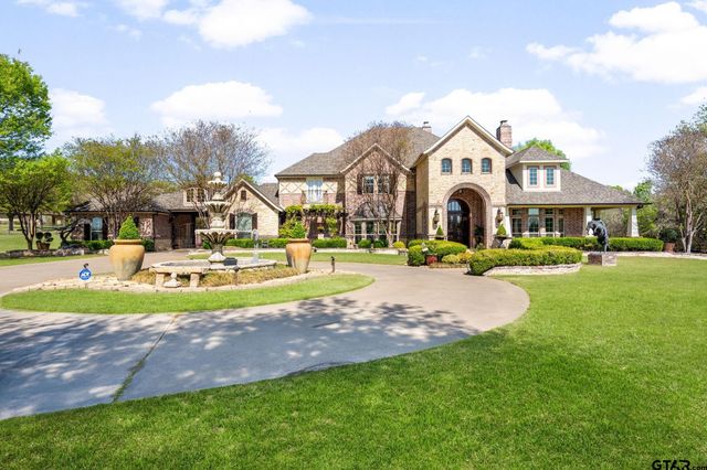 725 Locust Dr., Red Oak, TX 75154