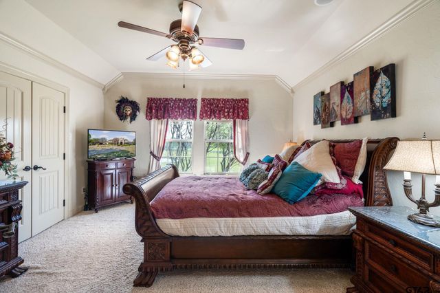 725 Locust Dr., Red Oak, TX 75154