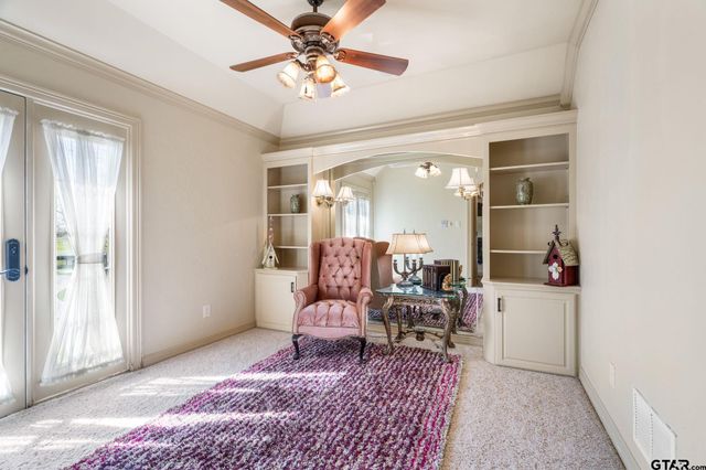 725 Locust Dr., Red Oak, TX 75154