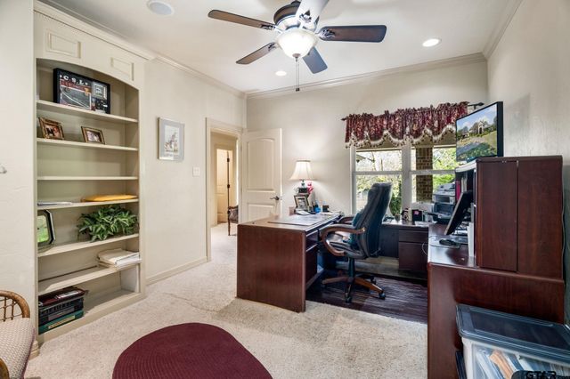 725 Locust Dr., Red Oak, TX 75154