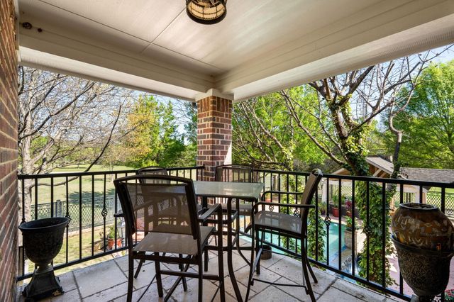 725 Locust Dr., Red Oak, TX 75154