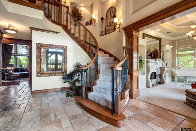 725 Locust Dr., Red Oak, TX 75154