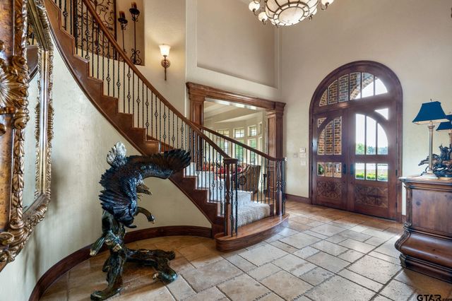 725 Locust Dr., Red Oak, TX 75154